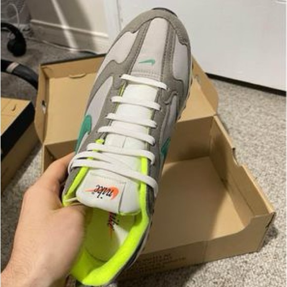 Nike Air Max Dawn “Olive Grey Malachite” - Picture 2 of 7